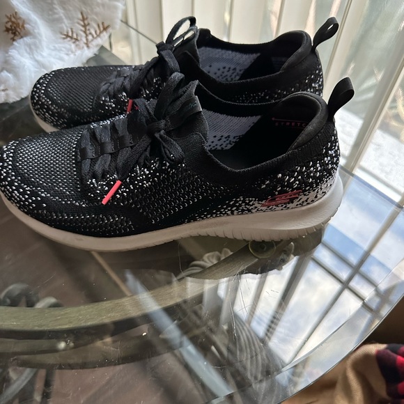 Sketchers with memory foam - Picture 6 of 9